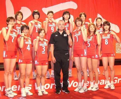 ジャニーズ試行錯誤の “デビュービジネス”、元祖多種売りの少年隊に直談判のキンプリ