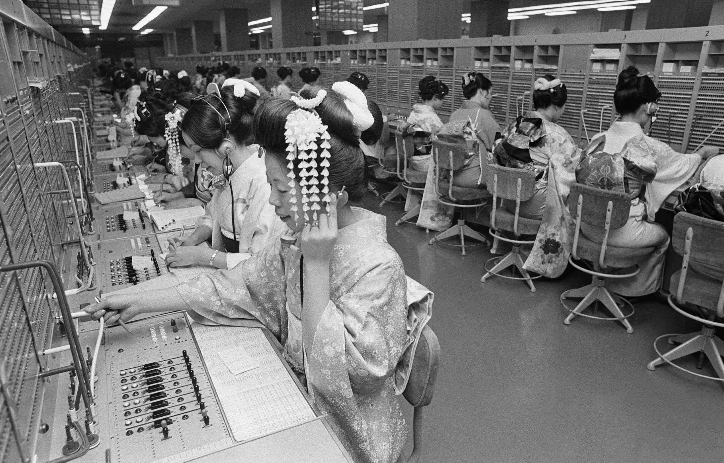 48年前の仕事始めの写真から、日本の働き方の変遷を振り返る（画像集） | ハフポスト