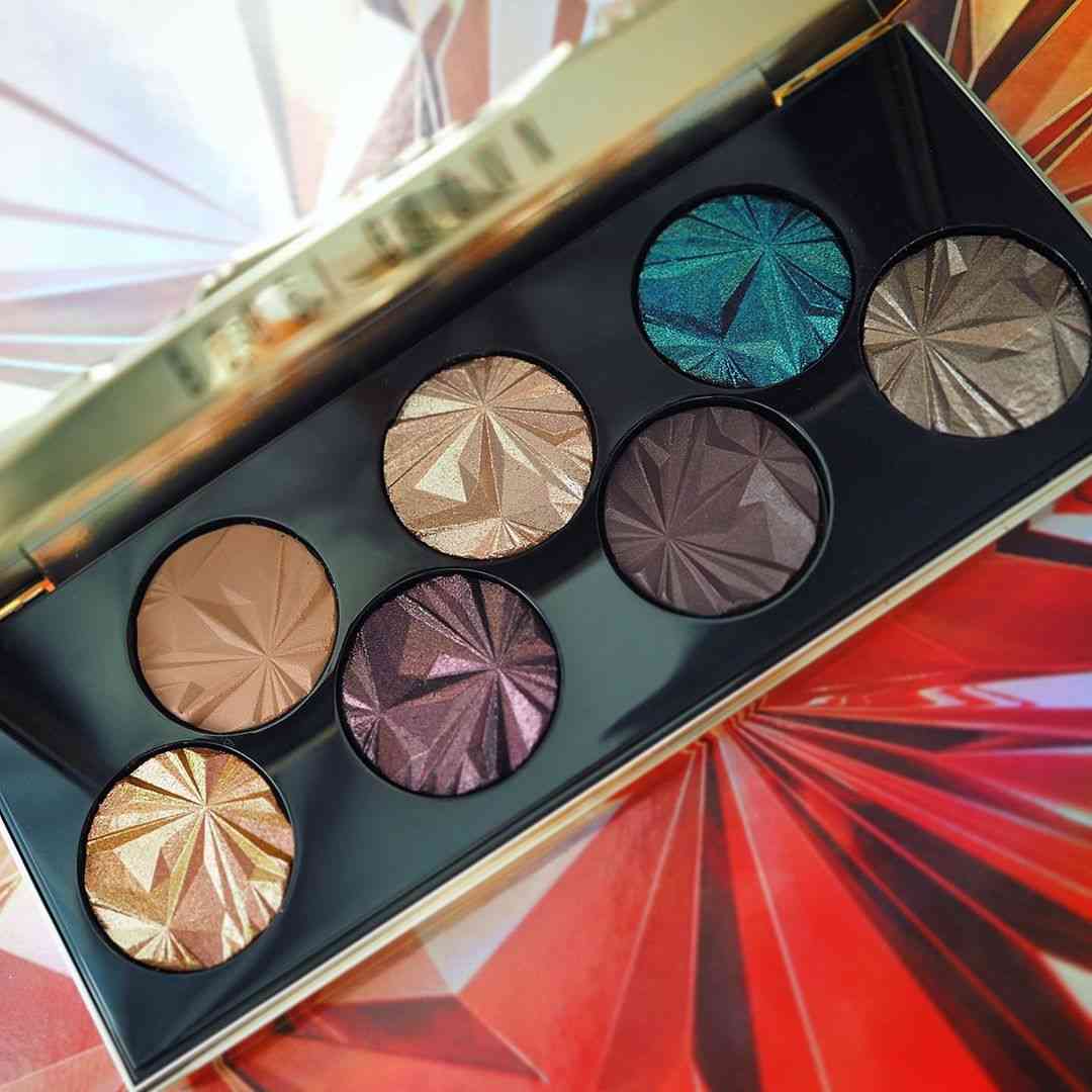 山口真帆／Maho Yamaguchi on Instagram: “.﻿ #bobbibrown  アイシャドウパレット?﻿ ﻿ パケも美しいけど、﻿ 中身も美しい。﻿ ﻿ アイシャドウの発色も美しい。﻿ ﻿ ﻿ 芸術品パレットです。﻿ ﻿ ﻿ @bobbibrownjapan  のリュクスアイシャドウは﻿ 本当に綺麗で﻿…”