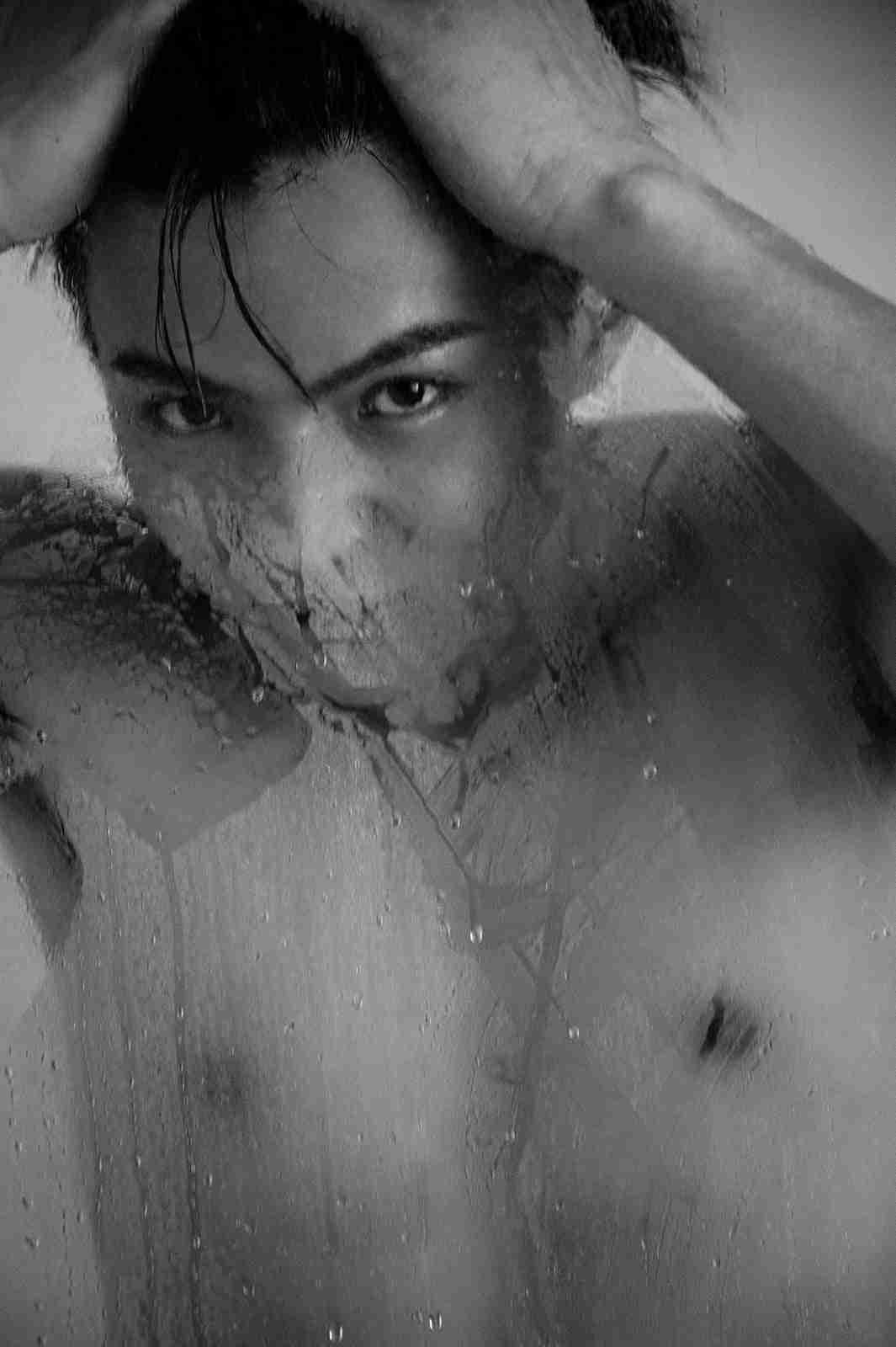 EXILE佐藤大樹「気付いたら裸でした」初写真集は“200点満点”<STEP BY STEP>