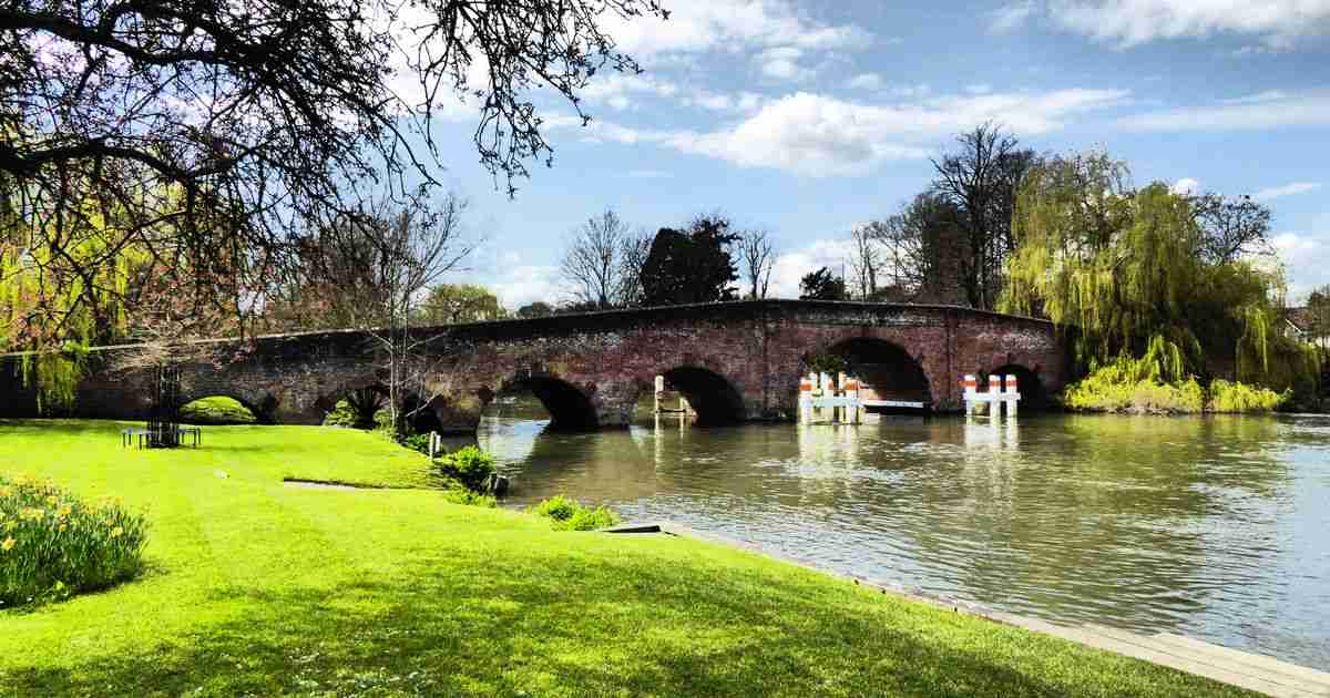 Body pulled from River Thames near George Clooney
