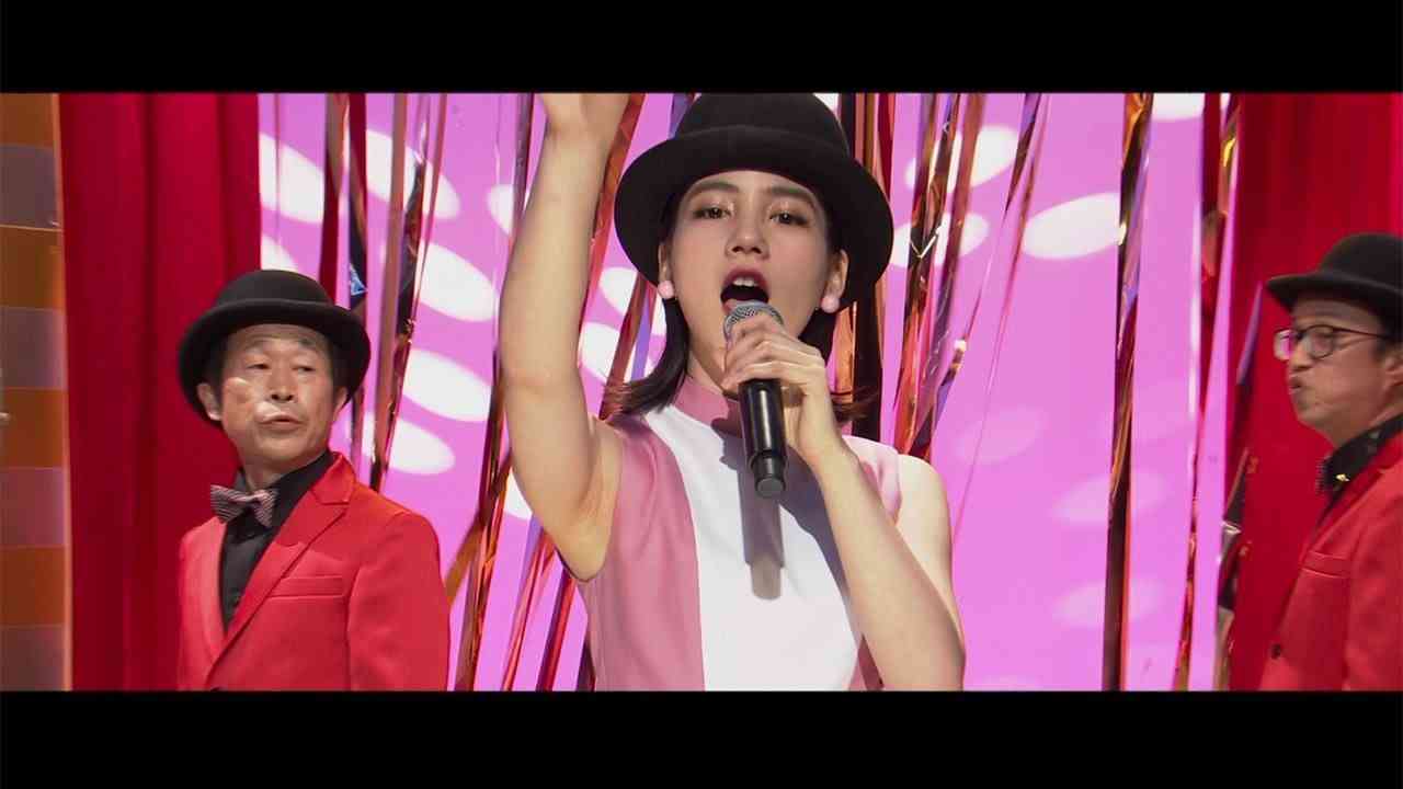 のん、「新宿の女」熱唱！「恋の季節」でダンスも　映画「星屑の町」予告編公開 - YouTube