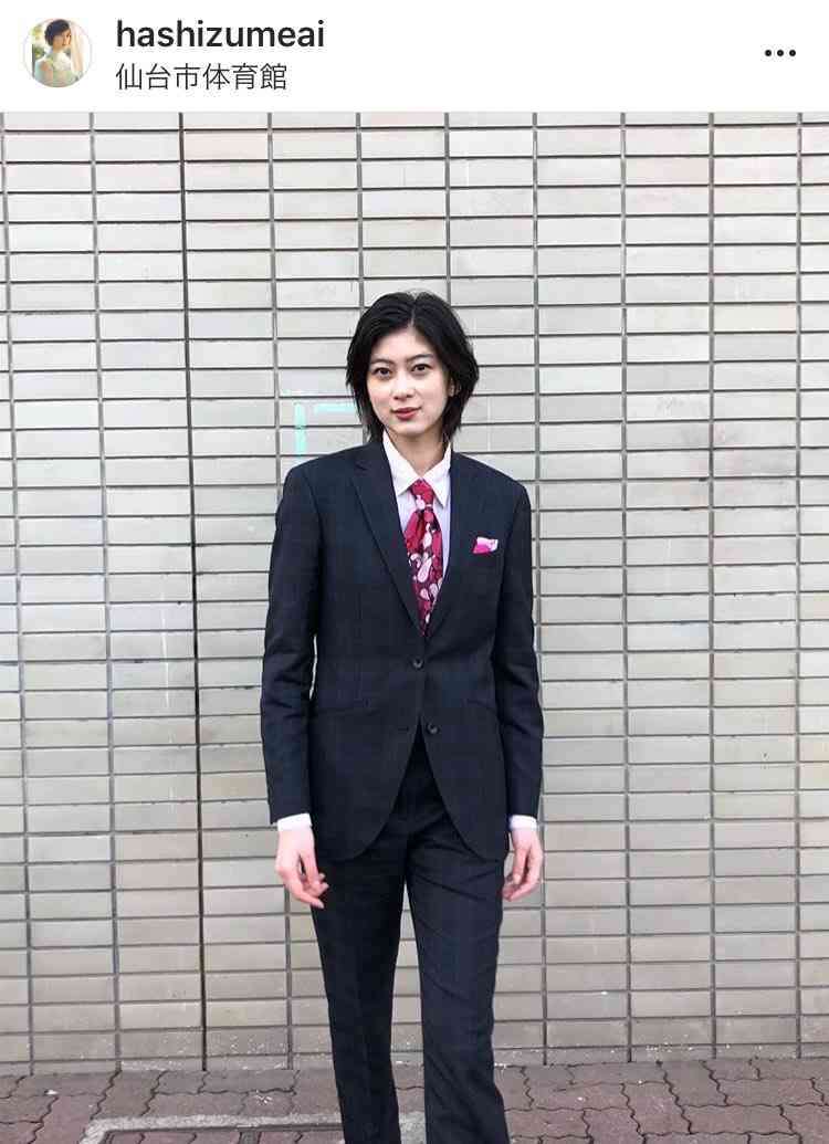 成人式に振袖じゃなくてスーツをビシッと着こなしたモデル・橋爪愛さんが「圧倒的」「異次元」と話題に