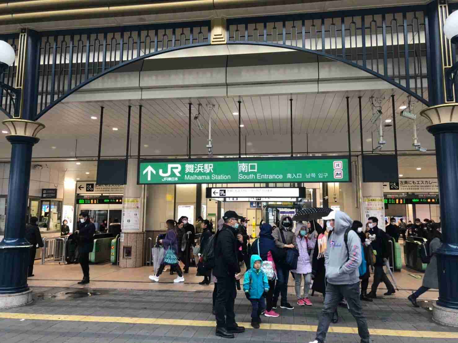 新型コロナウイルスの予防、東京ディズニーランドが方針を“変更”「希望する従業員のマスク着用を許可」 | ハフポスト
