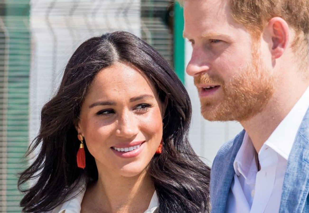 Senior royals 'prepared to bring Harry and Meghan back into the bosom of the family'  |  Entertainment Daily