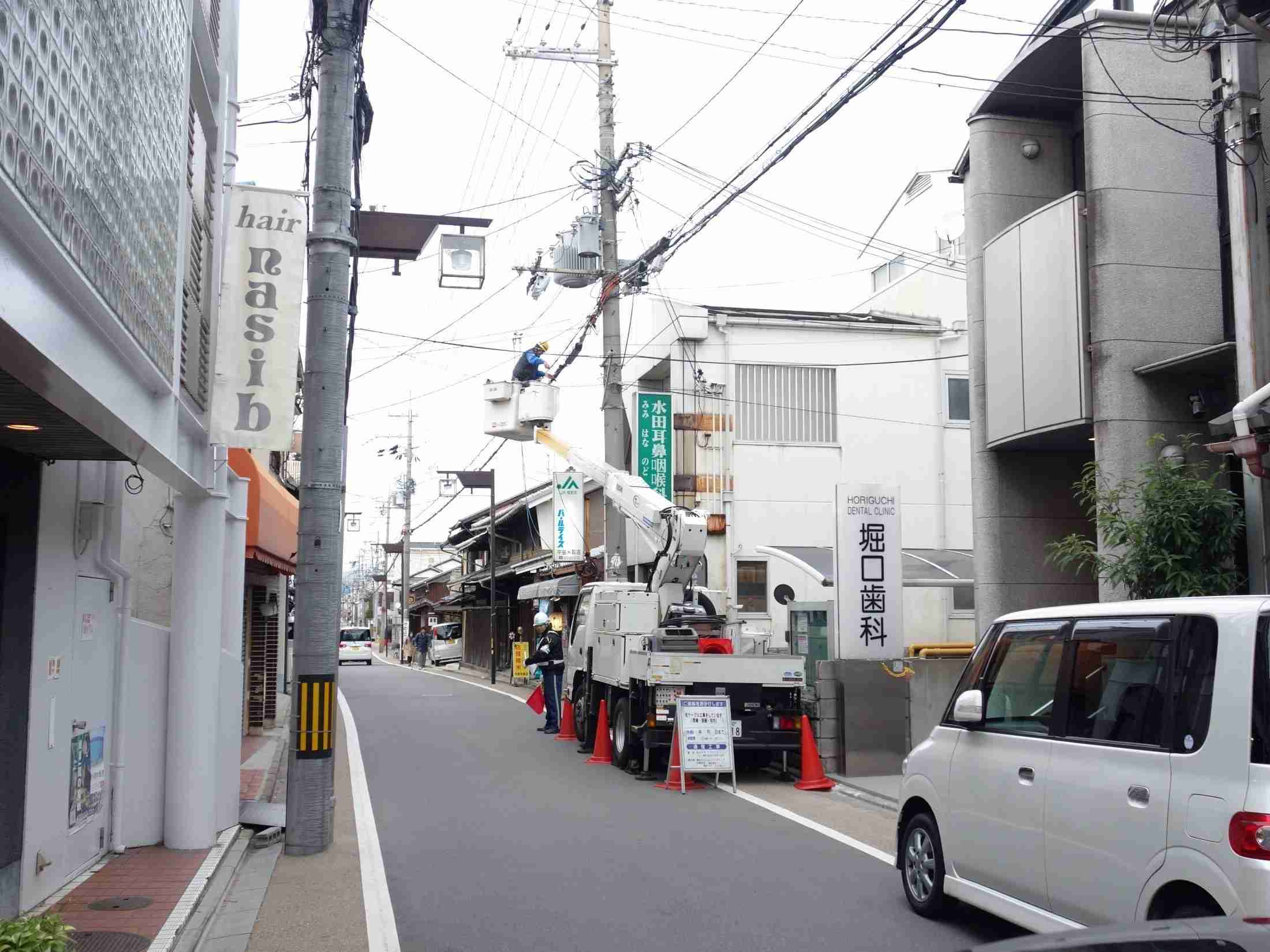 アマゾン配達員か、荷物放り投げ動画が拡散　路上から集合住宅の敷地に、アマゾン「適切な措置講じている」（京都新聞） - Yahoo!ニュース