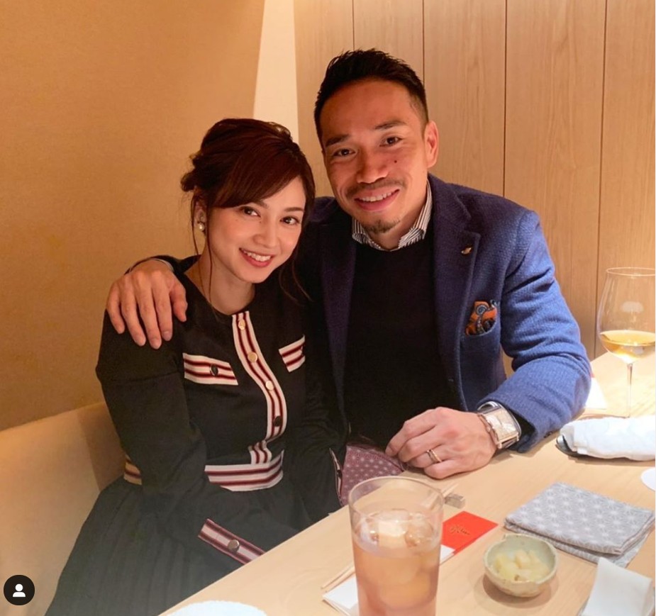 長友佑都、愛梨夫人の肩に手を回し…ラブラブツーショットに「理想的」「素敵な御夫婦」