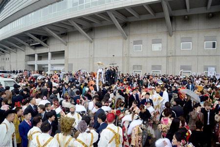 派手な衣装や幟旗…北九州市で成人式　式典進行は妨げず（産経新聞） - Yahoo!ニュース