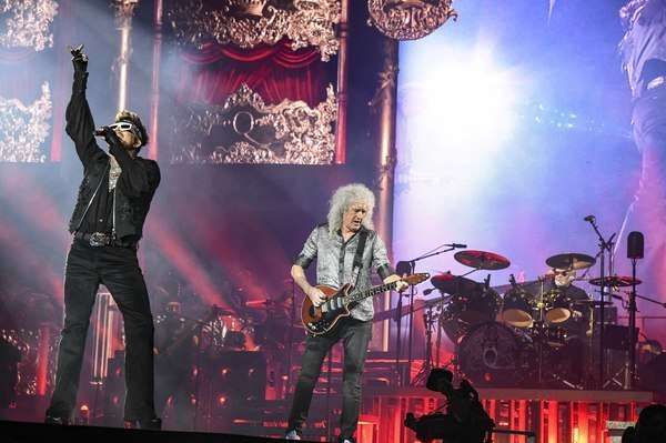 全世代のクイーン・ファンの想いを掬い上げたエモーショナルで完璧な来日公演「QUEEN + ADAM LAMBERT THE RHAPSODY TOUR」を観た！｜音楽情報サイトrockinon.com(ロッキング・オン ドットコム)
