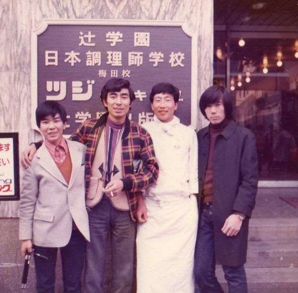 【画像】48年前（1972年）の仕事始めの写真が話題　着物姿の電話交換手など