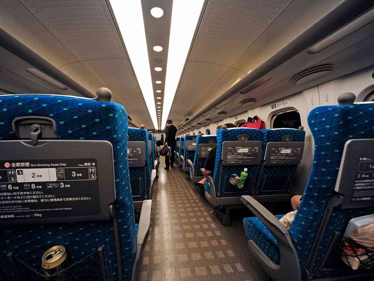 座席を蹴り続ける子供を注意しない親 新幹線内での出来事に賛否両論 ガールズちゃんねる Girls Channel