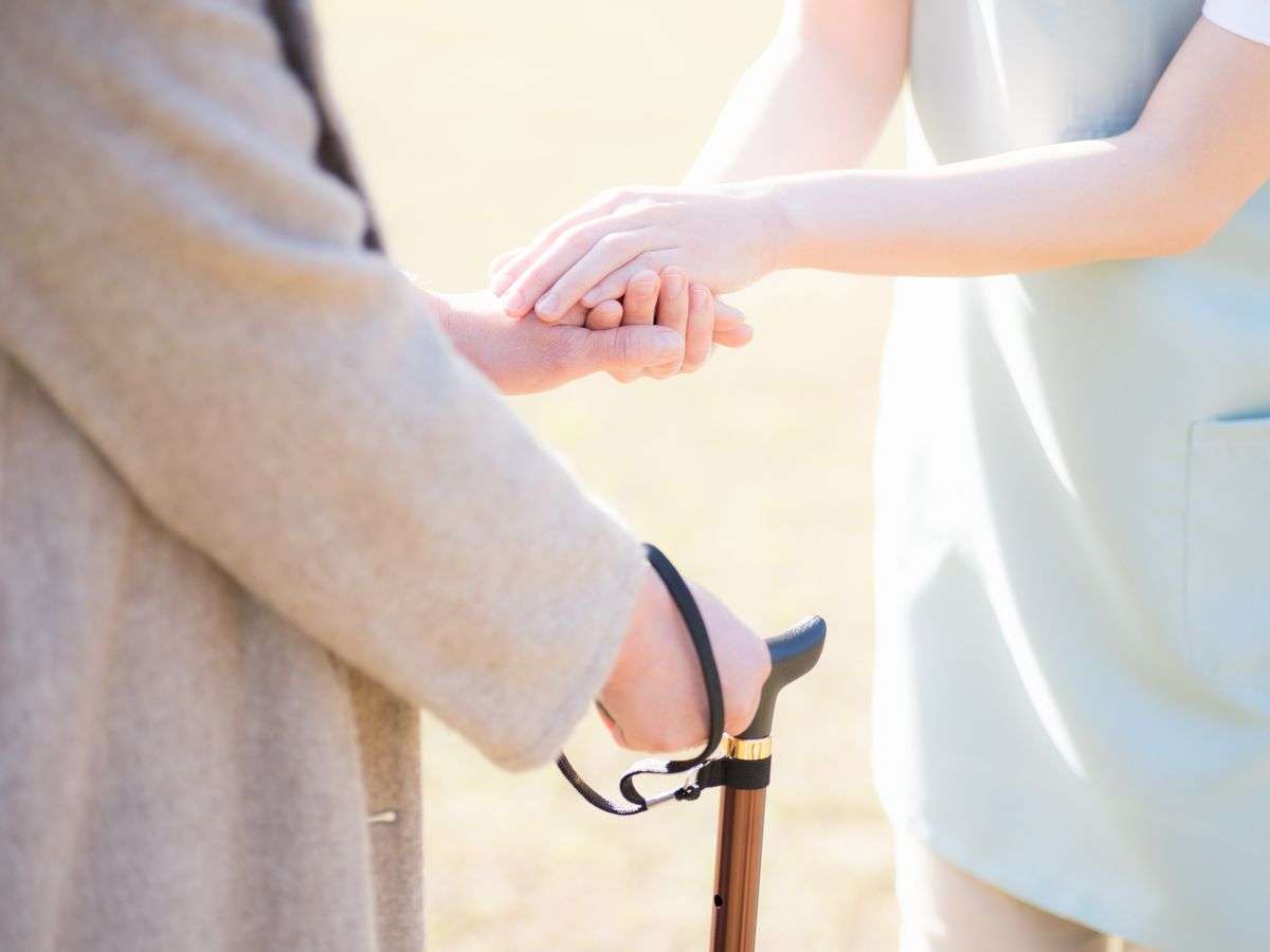 家庭での高齢者虐待は男性によるものが過半数 - シニアガイド