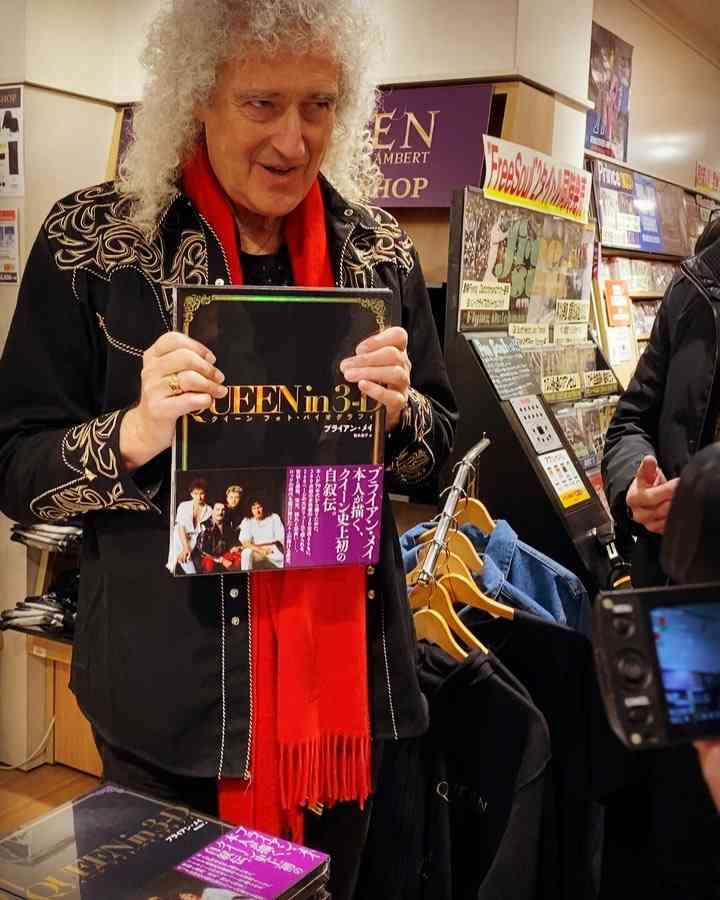 Brian Harold May on Instagram: “Tower Records !!! Thanks for a great  welcome !! And for spreading the word about QUEEN IN 3-D in Japanese !!! And a hand-print ceremony !…”