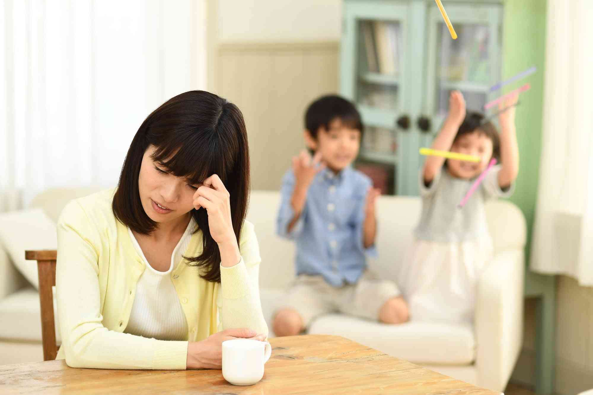 ”ほめる子育て”で我が子がワガママに。責任があるのは、育児書の著者？