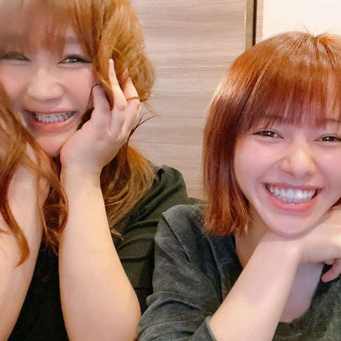 山本舞香＆りんごちゃん「家でまったりンゴ」2ショット大量公開に反響 - モデルプレス