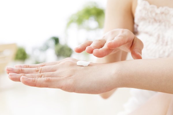 「ヒルドイド」やはり処方は急増…医療費60億円押し上げ　「美容目的」使用広がる？ | AnswersNews