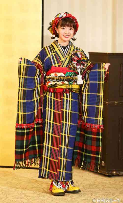 ＨＫＴ外薗葉月、制作費3000円の振り袖で成人式 - ＡＫＢ４８ : 日刊スポーツ