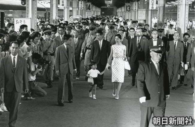 上皇ご夫妻が一般参賀に 退位後初、陛下と公の場