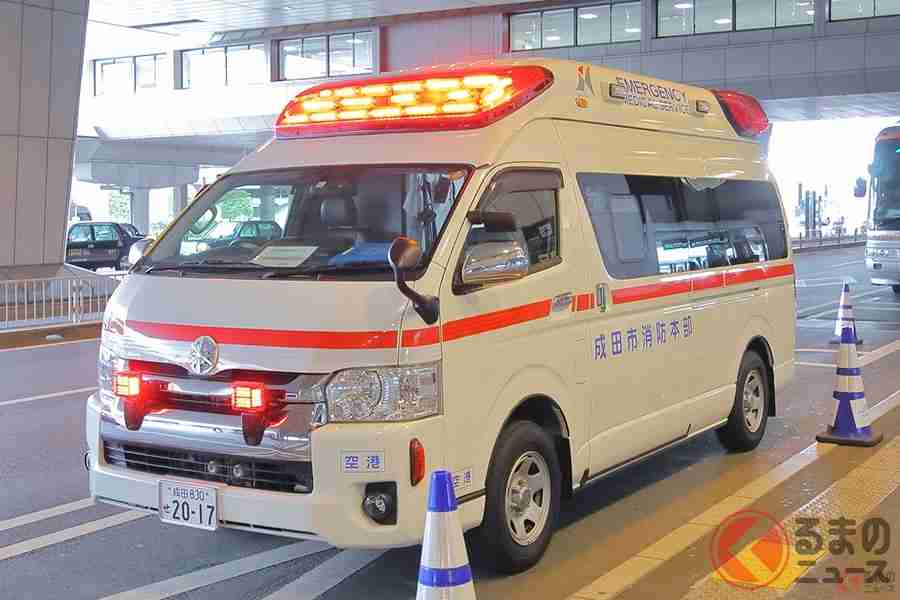 「道を譲ってください！」交差点で連呼する救急車　なぜ協力しない歩行者多い？ | くるまのニュース