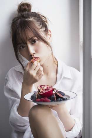 山下美月写真集『忘れられない人』4度目重版決定　オリコンランキングでも快挙【新カット公開】 | ORICON NEWS