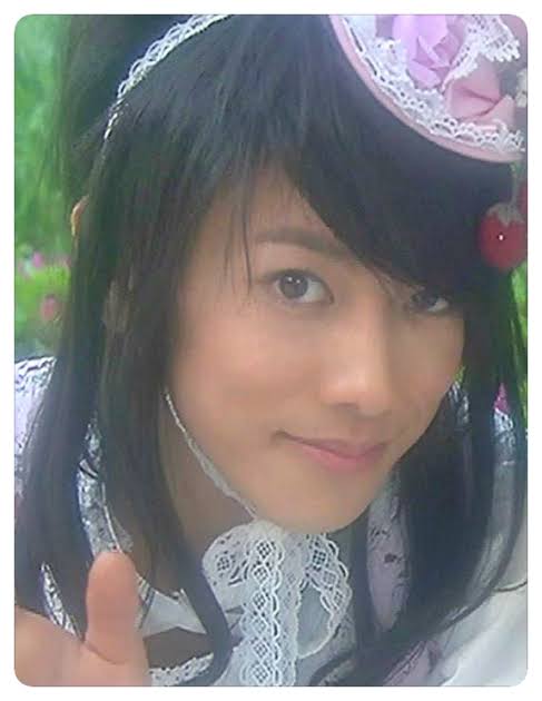 佐藤健、メガネ姿の微笑みショット「ドキドキして死にそう」「笑顔の破壊力」