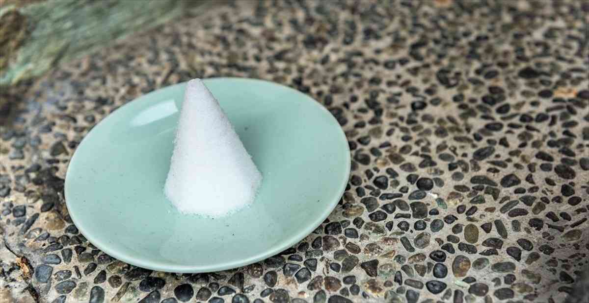 とある飲食店の軒先に置かれた『盛り塩』を見たら…コレはまさか！？ | BUZZmag