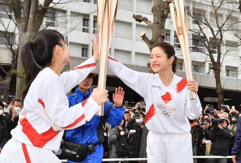 石原さとみ 都内で聖火リレーリハ「高揚してどんどん早く走ってしまう」