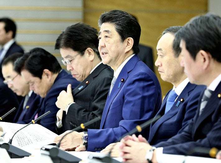 新型肺炎で総額１５３億円の緊急対応策…首相「躊躇なく実行する」 : 政治 : ニュース : 読売新聞オンライン