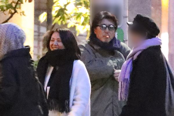 小泉今日子 誕生日なのに1人帰宅…豊原功補は知人と夜の街へ