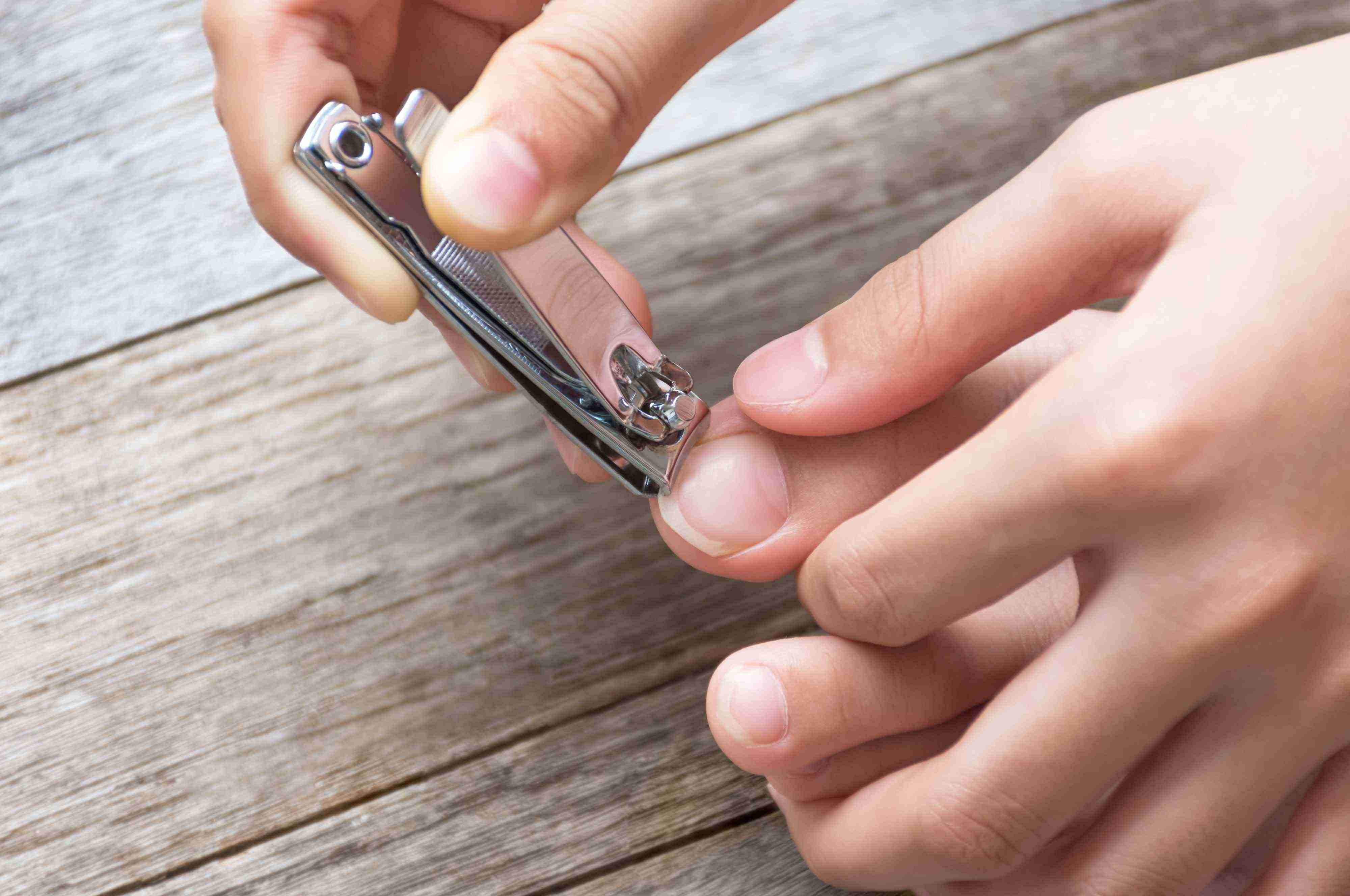 「お腹の肉が邪魔して…」　足の爪をほとんど切らない人の言い分とは – ニュースサイトしらべぇ