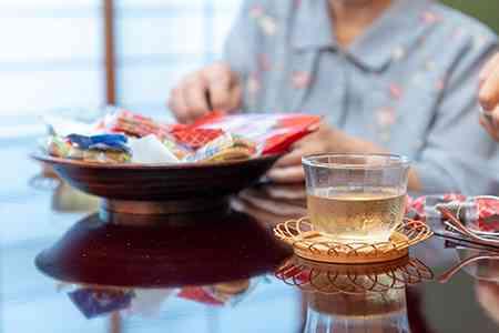 おばあちゃん家に行くと出てくる「定番のお菓子」ランキング|雪の宿,ぽたぽた焼,ルマンド|他 - gooランキング