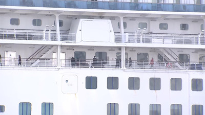 横浜港クルーズ船でマスク、手袋をした検疫官が... 10代女性の感染も確認（FNN.jpプライムオンライン） - Yahoo!ニュース