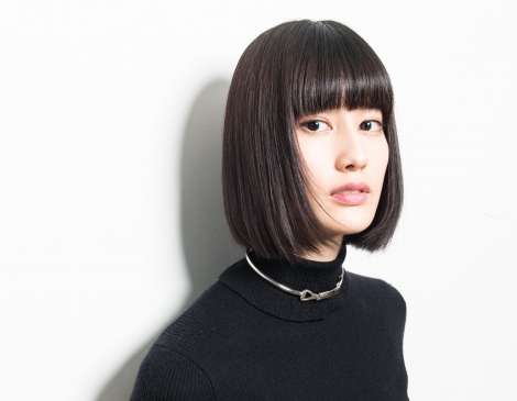 橋本愛、制服ショットでファン悩殺「かわいさ犯罪級」「破壊力やべえ」「これは撃ち抜かれました」 | ORICON NEWS