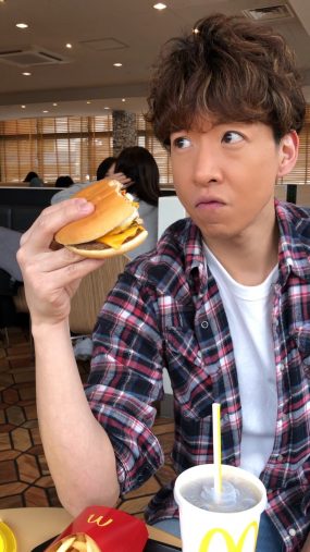 えっ木村拓哉？ 話題のソックリ芸人・元木敦士に聞いたキムタク顔のコツ