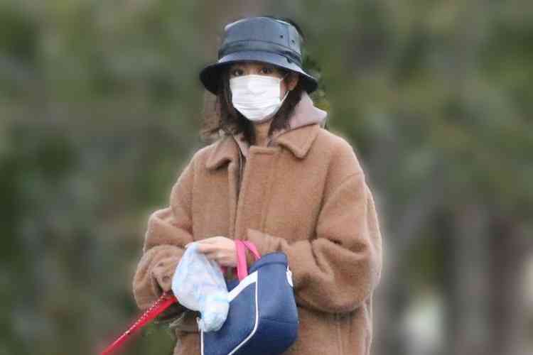 桐谷美玲　妊娠発表前日“絶世の美犬”とスニーカー散歩姿｜NEWSポストセブン