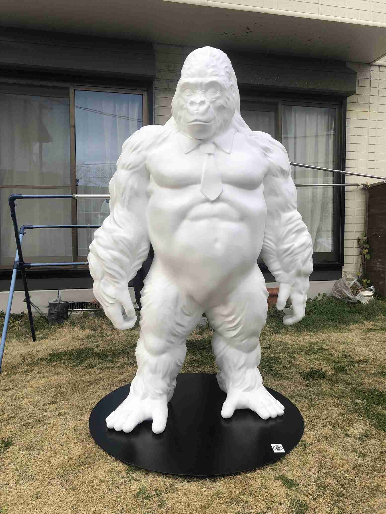 美大生が200万円かけてつくったゴリラの卒業制作　買い手がつかず実家で仁王立ち（KAI-YOU.net） - Yahoo!ニュース