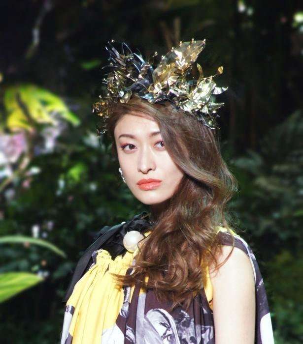山田優＆ヘイリー・ビーバーのドレス姿が「2人とも異次元すぎる」 （1/2） | 芸能ニュースならザテレビジョン
