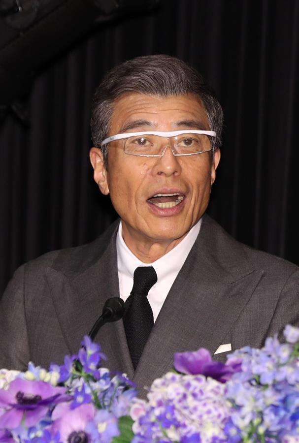 門脇麦「台本の字小さくない？」舘ひろしの懐からハズキルーペ、会場爆笑／ブルーリボン賞