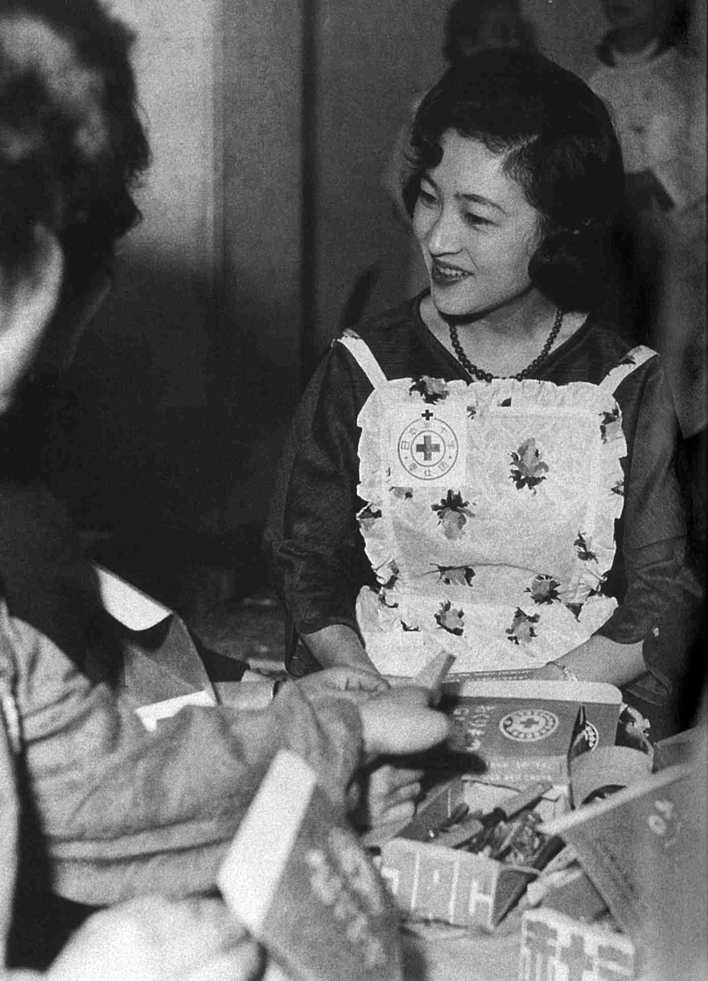 天皇・皇后両陛下、今春に訪英