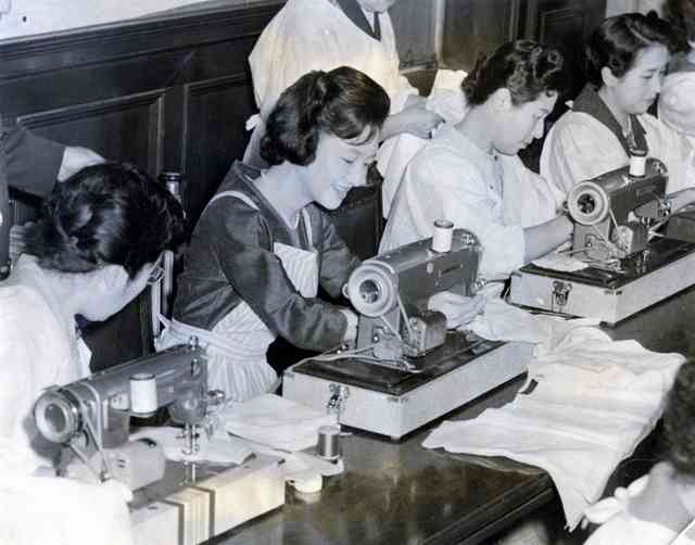 天皇・皇后両陛下、今春に訪英