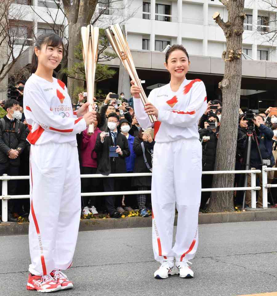 石原さとみ 都内で聖火リレーリハ「高揚してどんどん早く走ってしまう」