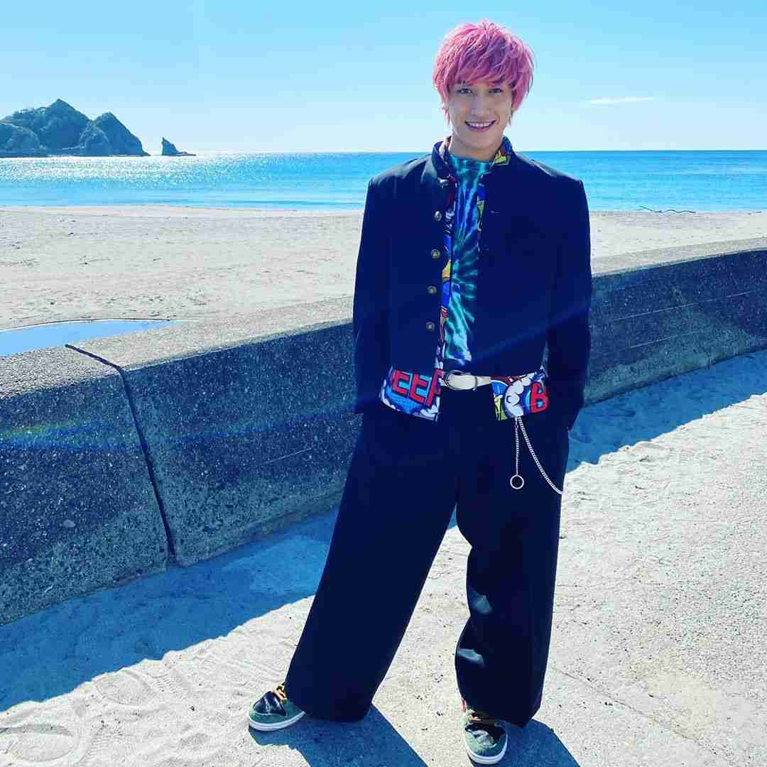 「似合いすぎでは？」「可愛い&カッコイイ」EXIT兼近大樹、学ラン姿を公開しファン歓喜