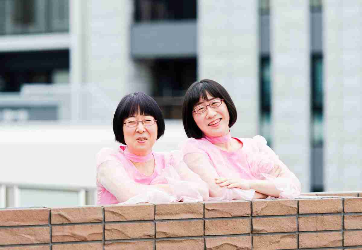 阿佐ヶ谷姉妹「大きな野望は持たない。私たちにとって仕事は『思い出づくり』のようなもの」 - はたらく気分を転換させる｜女性の深呼吸マガジン「りっすん」