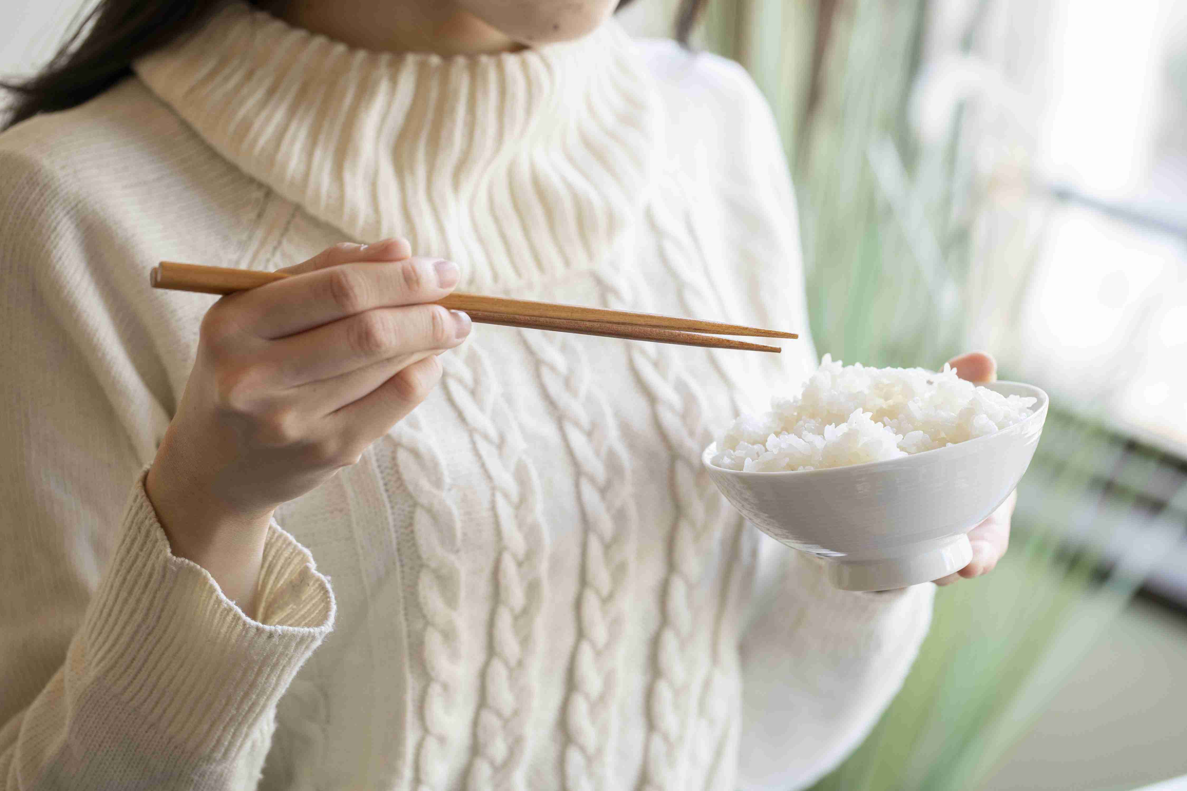 とんかつ屋で横に座った女性客　あまりにも失礼な食べ方に「不愉快」 – ニュースサイトしらべぇ