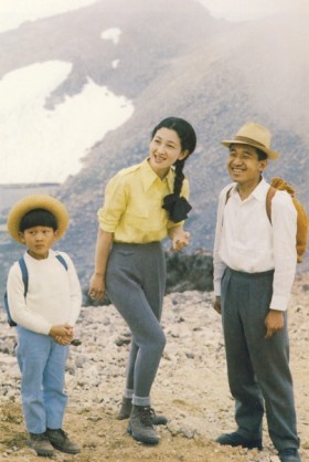 天皇・皇后両陛下、今春に訪英