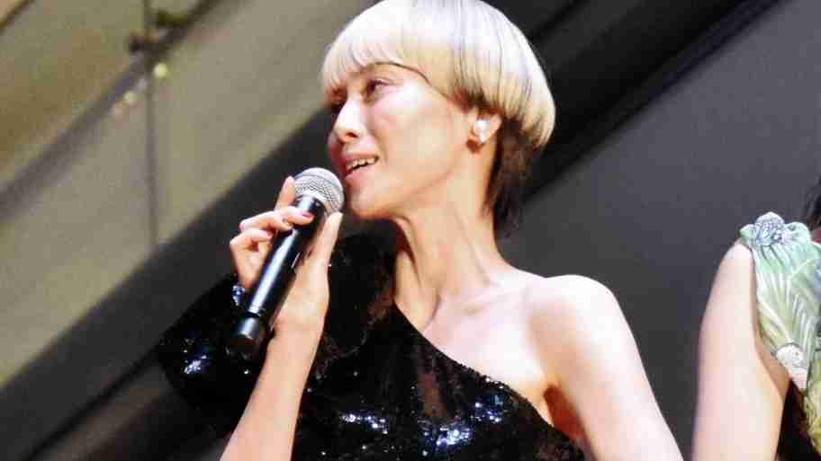 中谷美紀、左肩あらわの黒ドレス　恋人と仕事はどちらも大事に「欲張りなので」