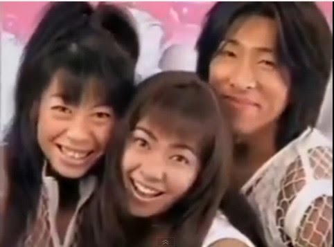 懐かしのパッケージを貼るトピ