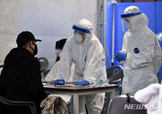韓国の新型コロナ感染者数が334人増加、計1595人に（朝鮮日報日本語版） - Yahoo!ニュース