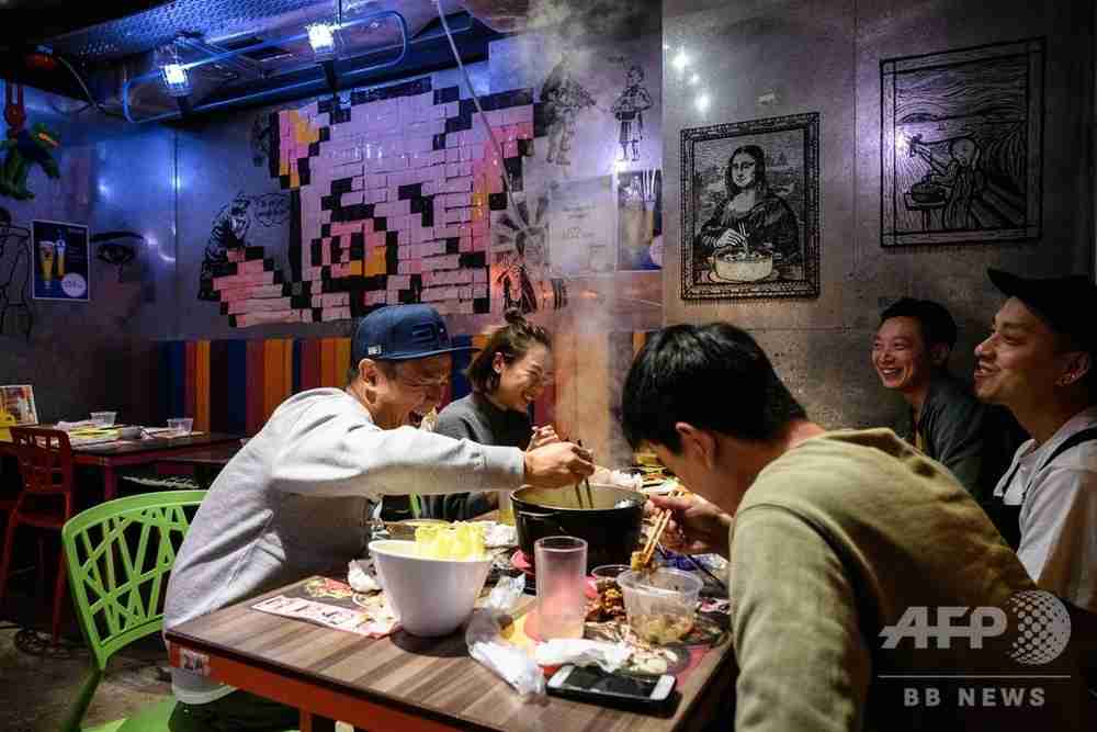 火鍋囲んだ親族10人が新型ウイルス集団感染、業界に打撃 香港　写真6枚　国際ニュース：AFPBB News