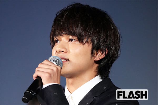山本舞香と伊藤健太郎の同棲愛、つないだのは北村匠海だった | Smart FLASH[光文社週刊誌]